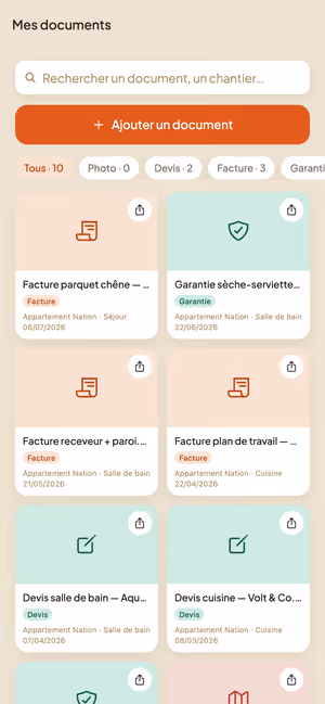Écran documents de Briquera : devis, factures et photos classés par pièce et par catégorie.